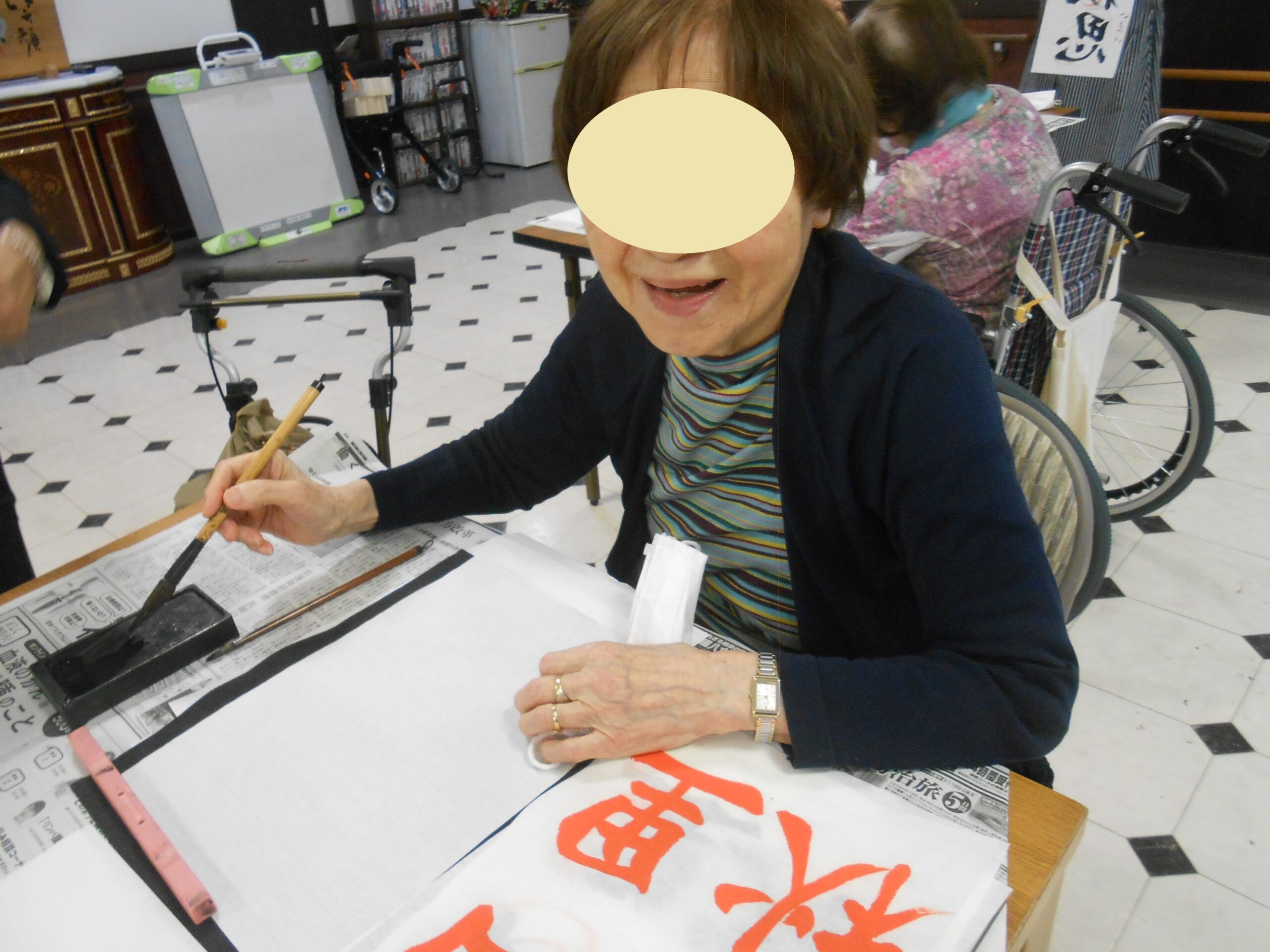書道教室ではたくさんの方が受講して下さいました。「字を書くの好きだったのよ」と何枚も練習して下さいます。