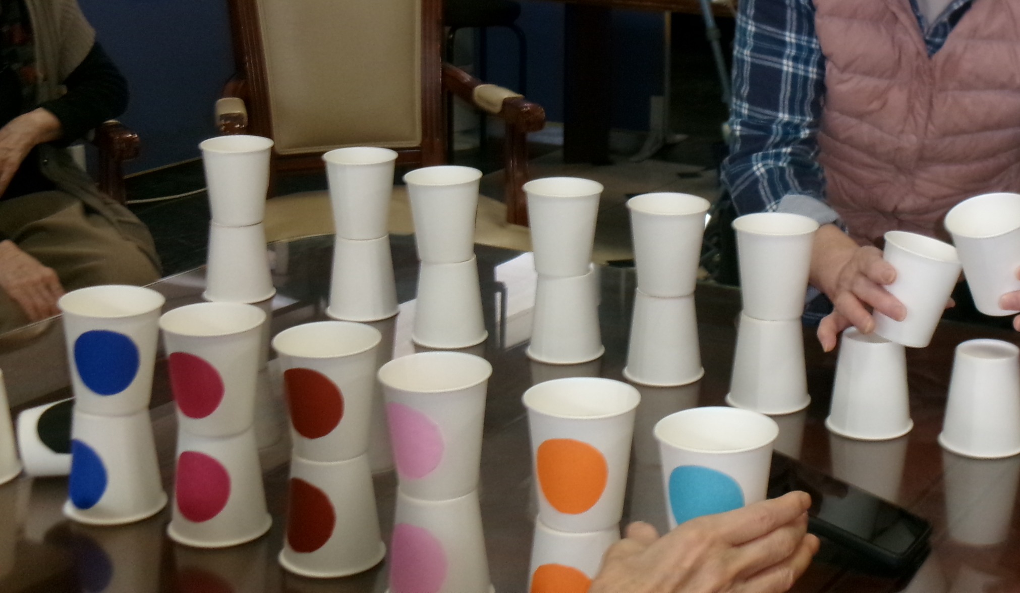 紙コップで色合わせ