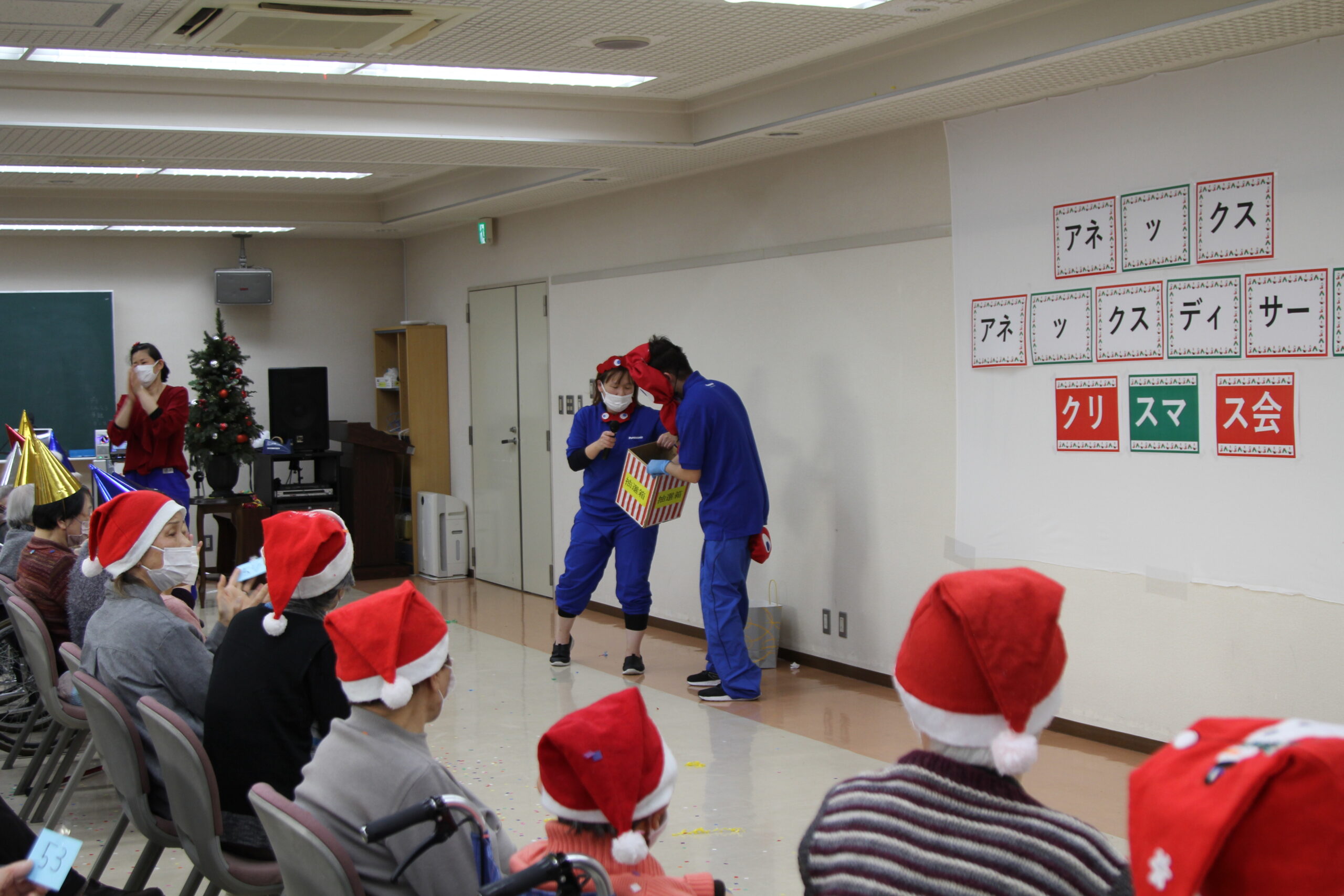 最後は抽選会　ミャクミャクが抽選。何番かな～？ワクワク