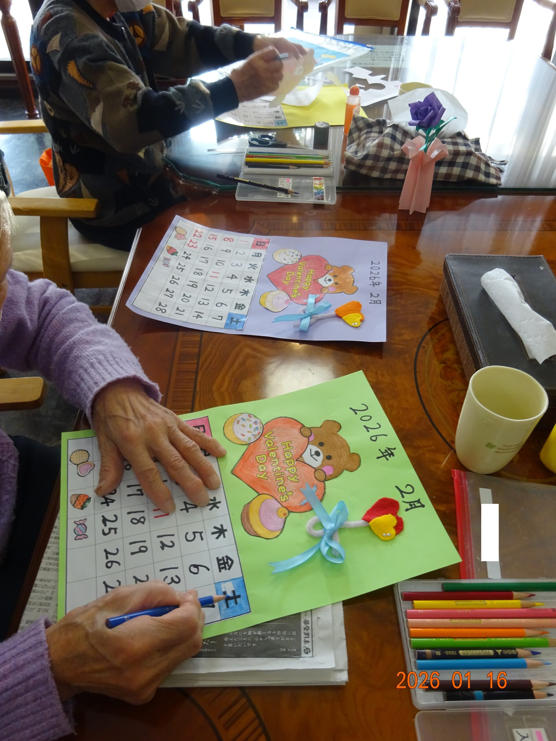 色鉛筆で丁寧に色塗り♪