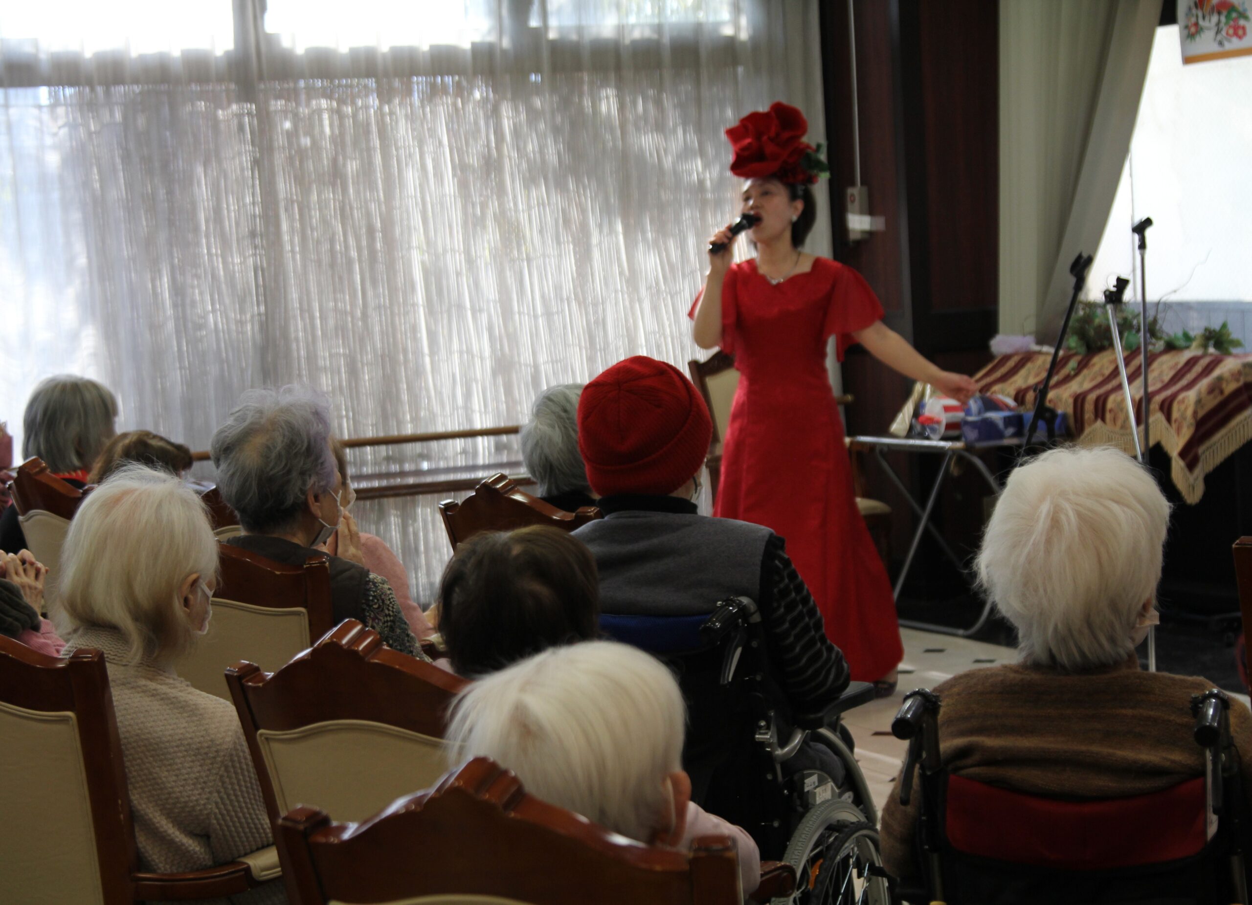 堂々と歌う姿に、皆様、聞き惚れておられました(笑)