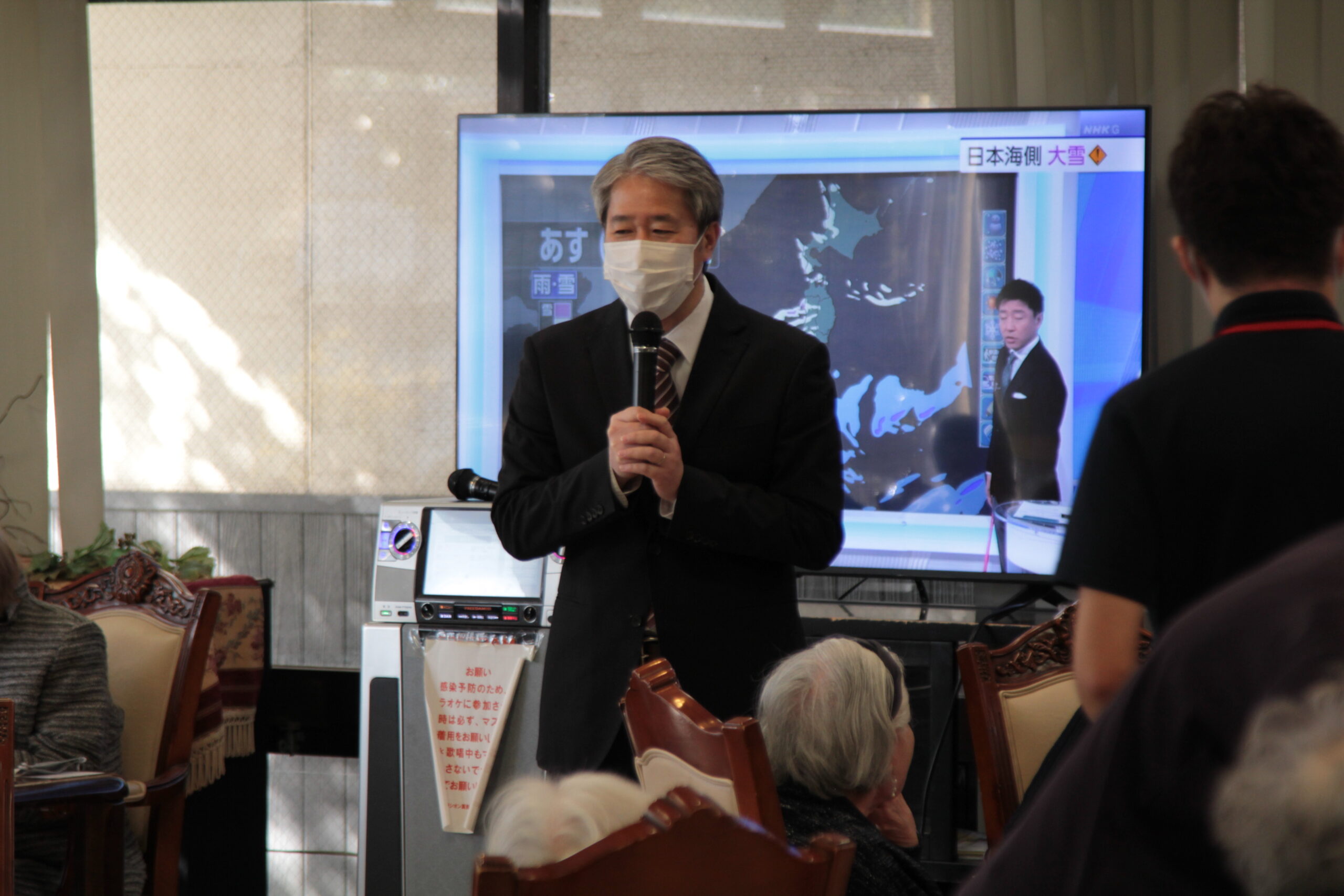 八ッ本施設長より新年の挨拶を行いました。