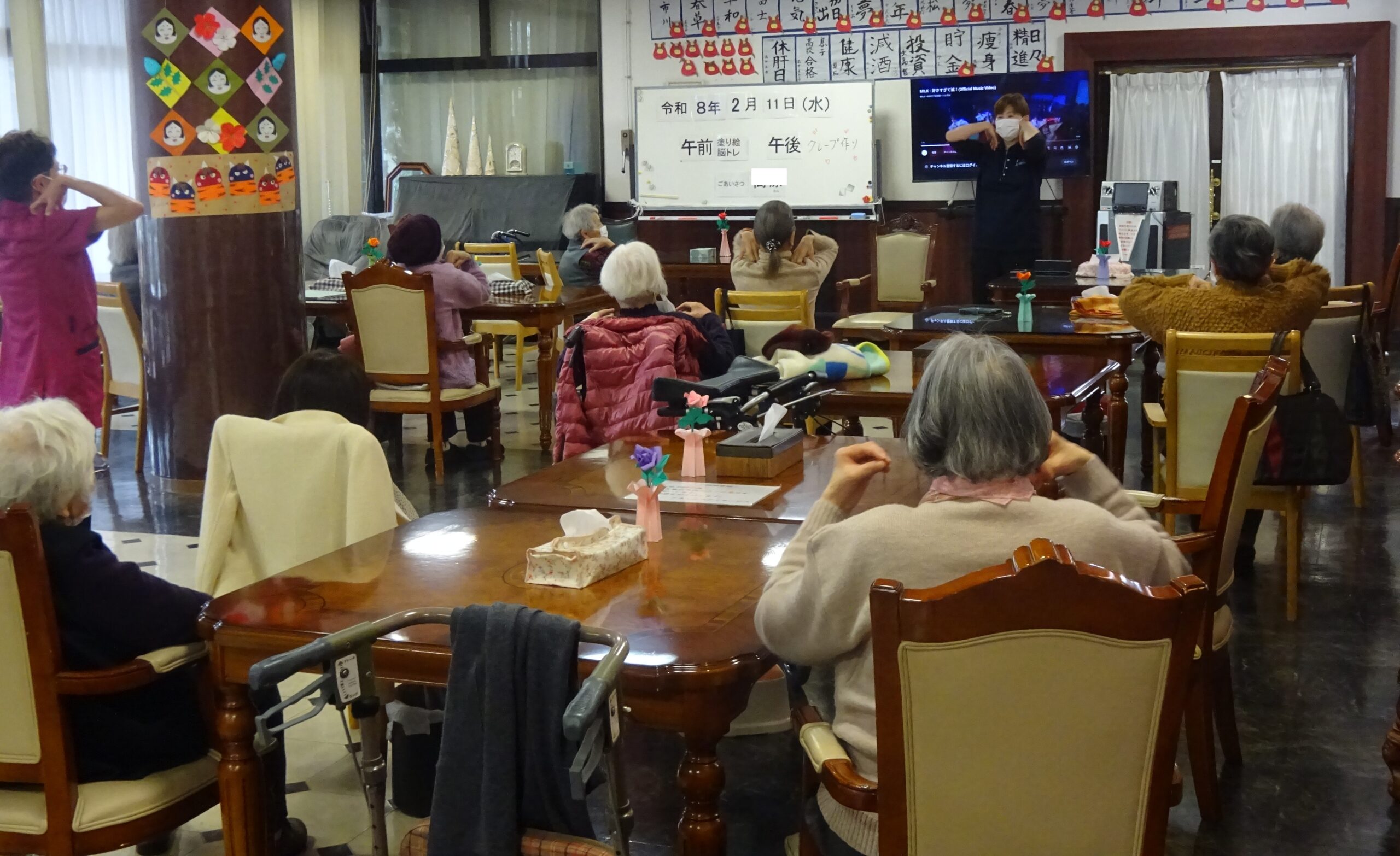 流行りの音楽にのって体を動かしましょ～！