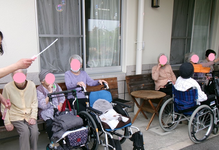 心地良い風も感じて、外でのレクリェーションはリラックスします。