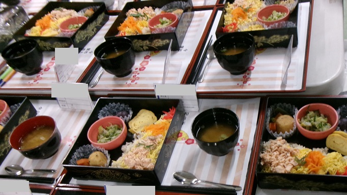 開所記念は鮭ちらし弁当