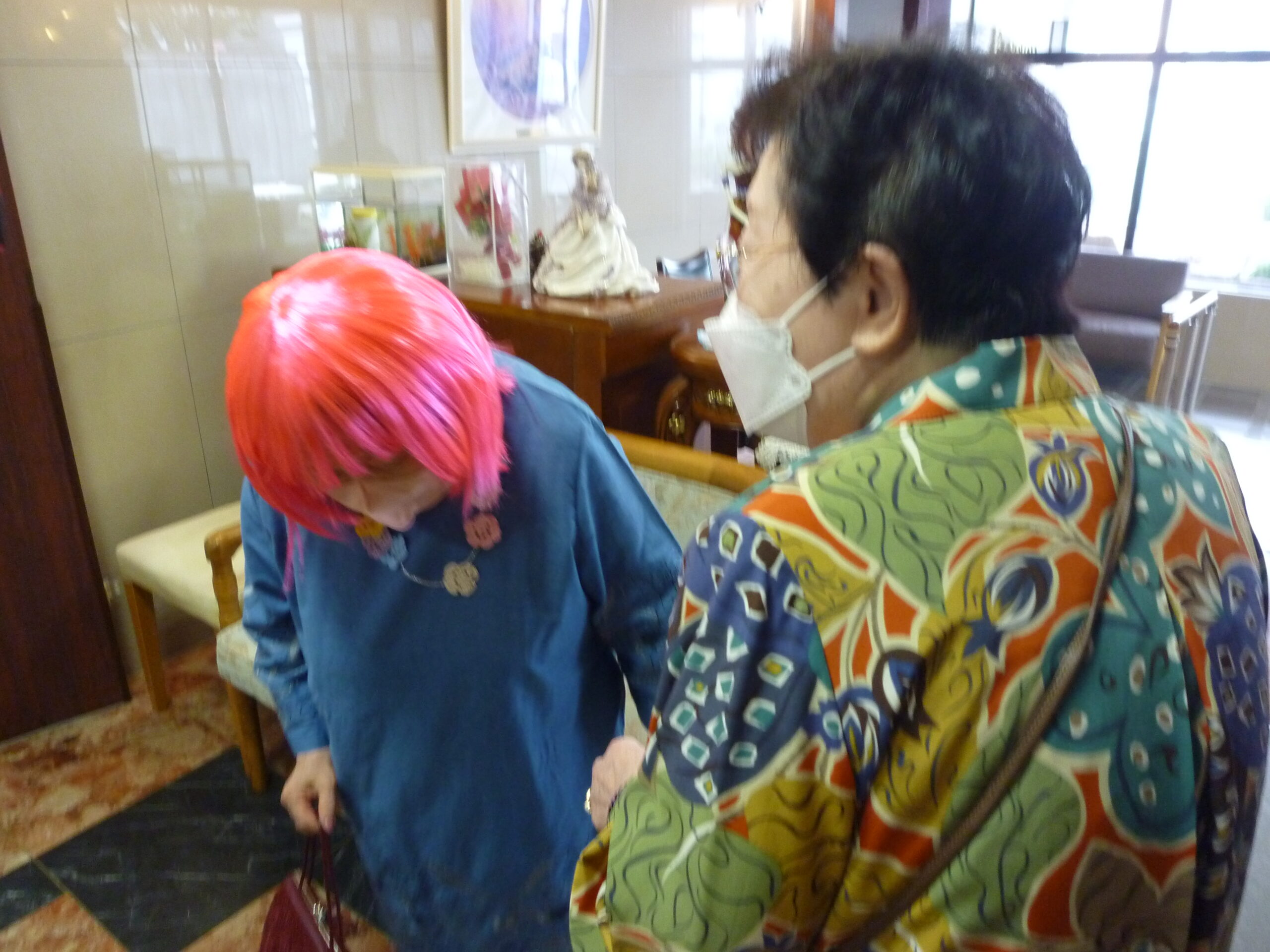 「今日は出演するの…(笑)」と、他の入居者様に笑いながら話されていました。